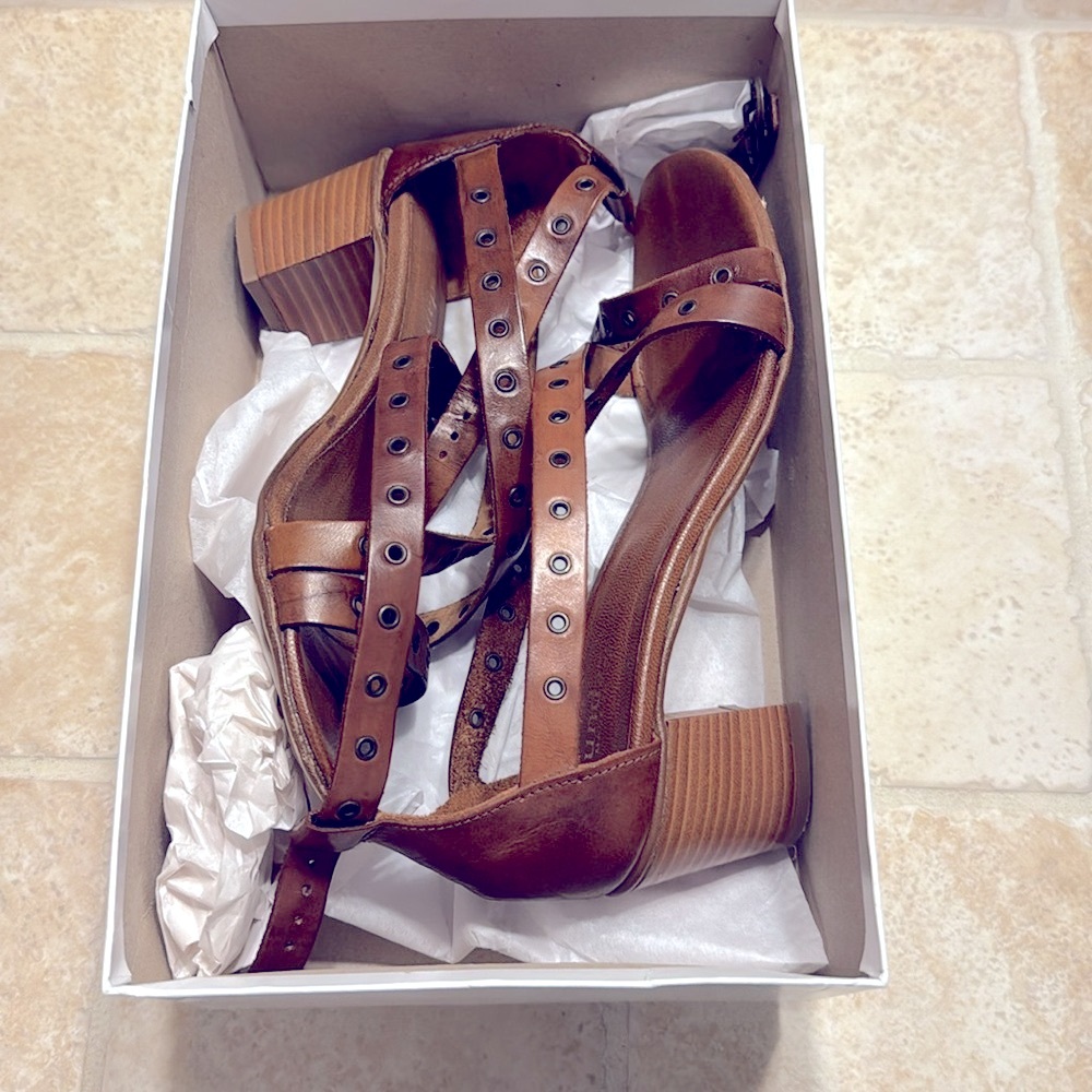Sundance Catalog Leather Rivet Sandal Brandy size 38 . Also called Rosie Sandals - Picture 2 of 5